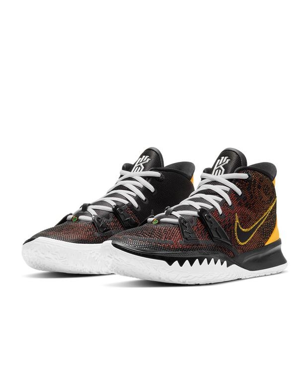 kyrie 7 sneaks up