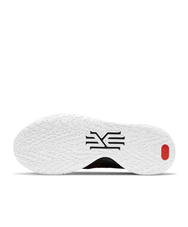 kyrie 7 sneaks up