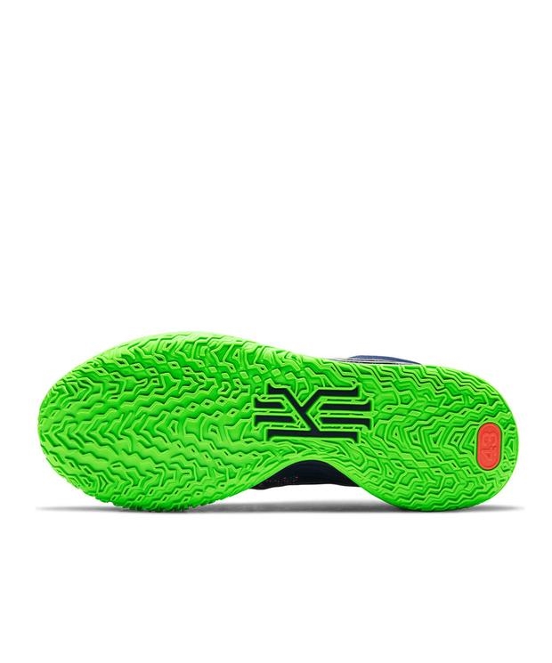 kyrie 7 sneaks up