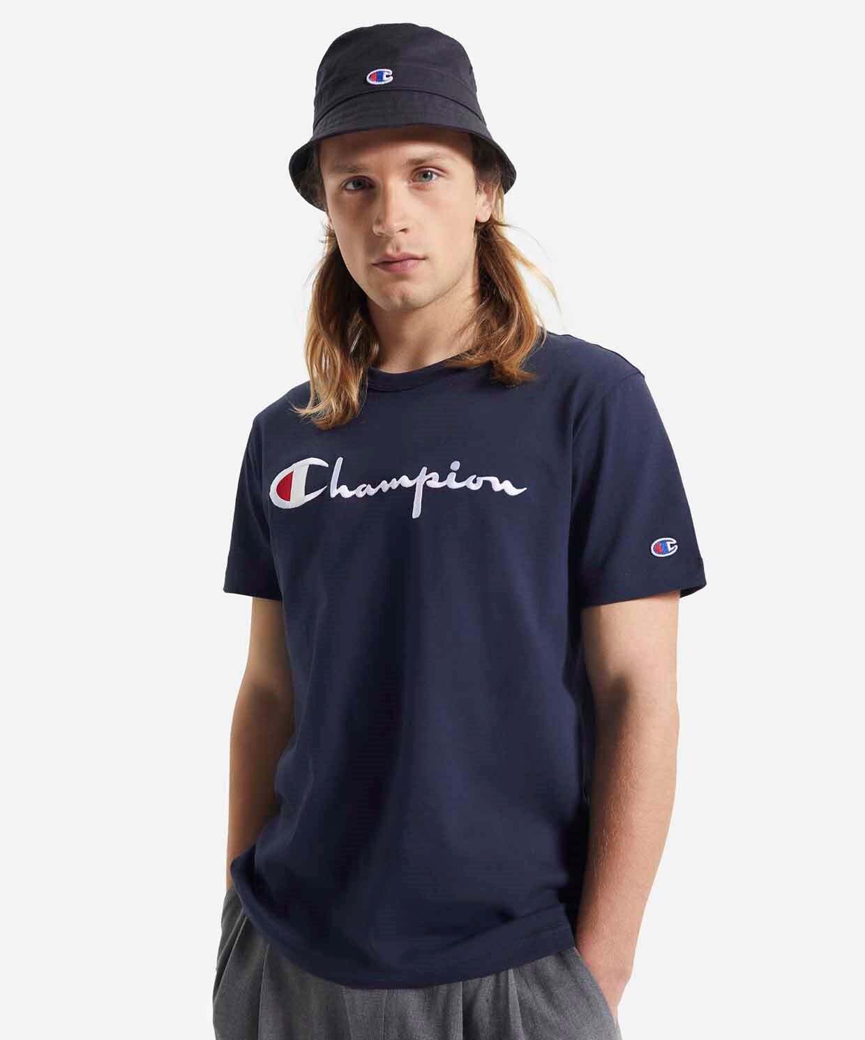 champion sneaks up