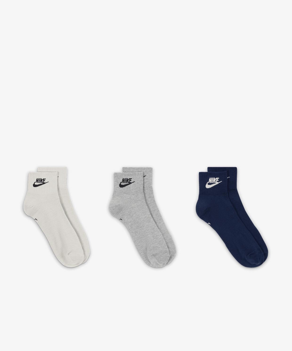 resm Nike Everyday Essential Ankle Socks