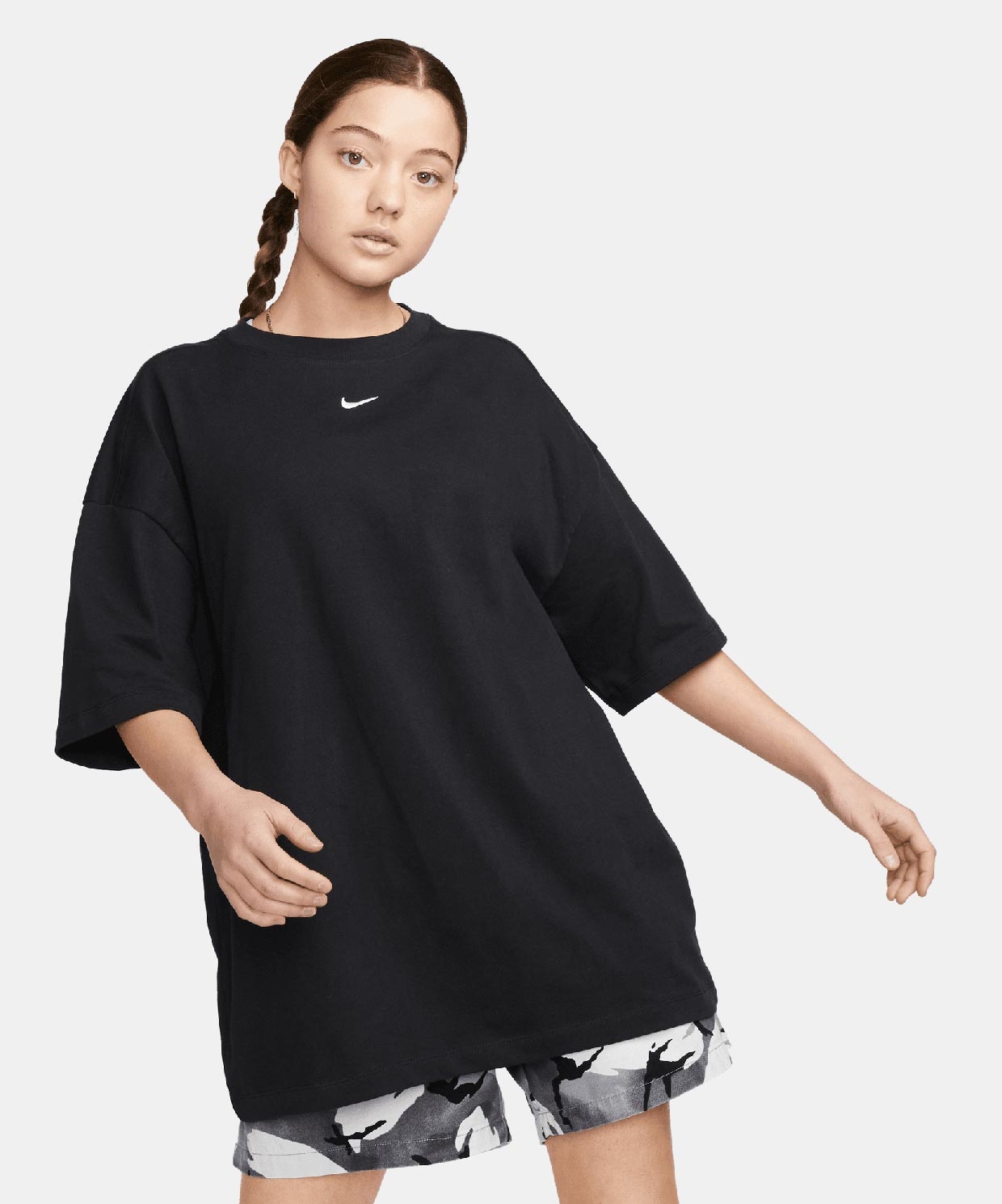 resm Nike Sportswear Essential Oversized T-Shirt