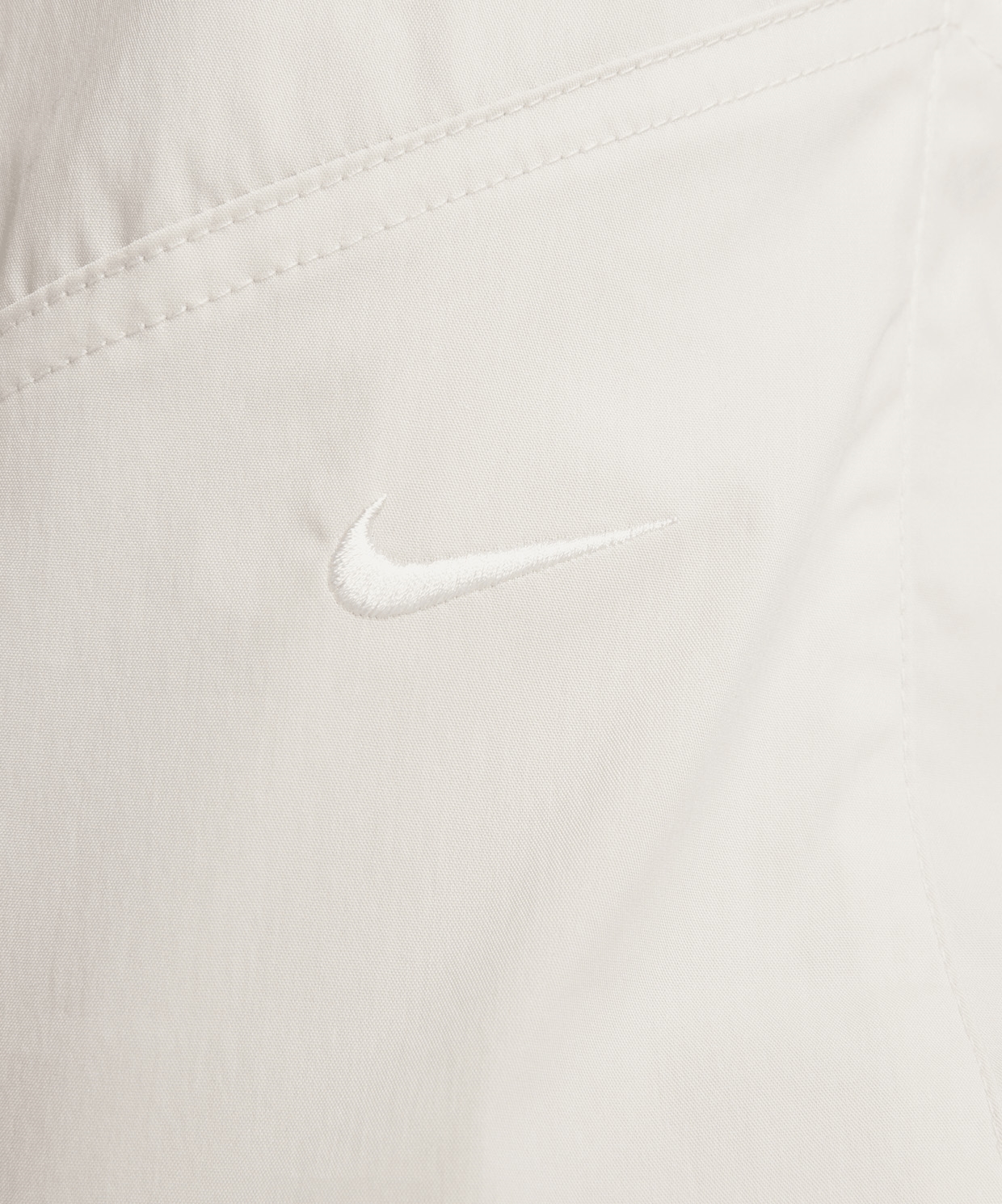 resm Nike Sportswear Essentials