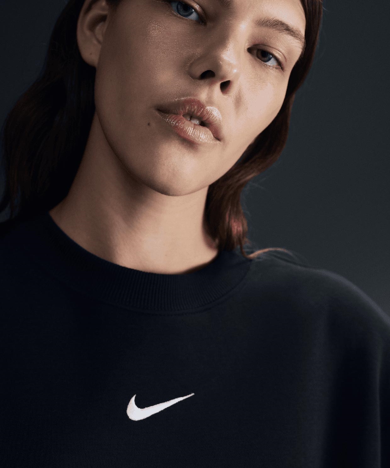 resm Nike Sportswear Phoenix Fleece Oversized Crew-Neck Sweatshirt