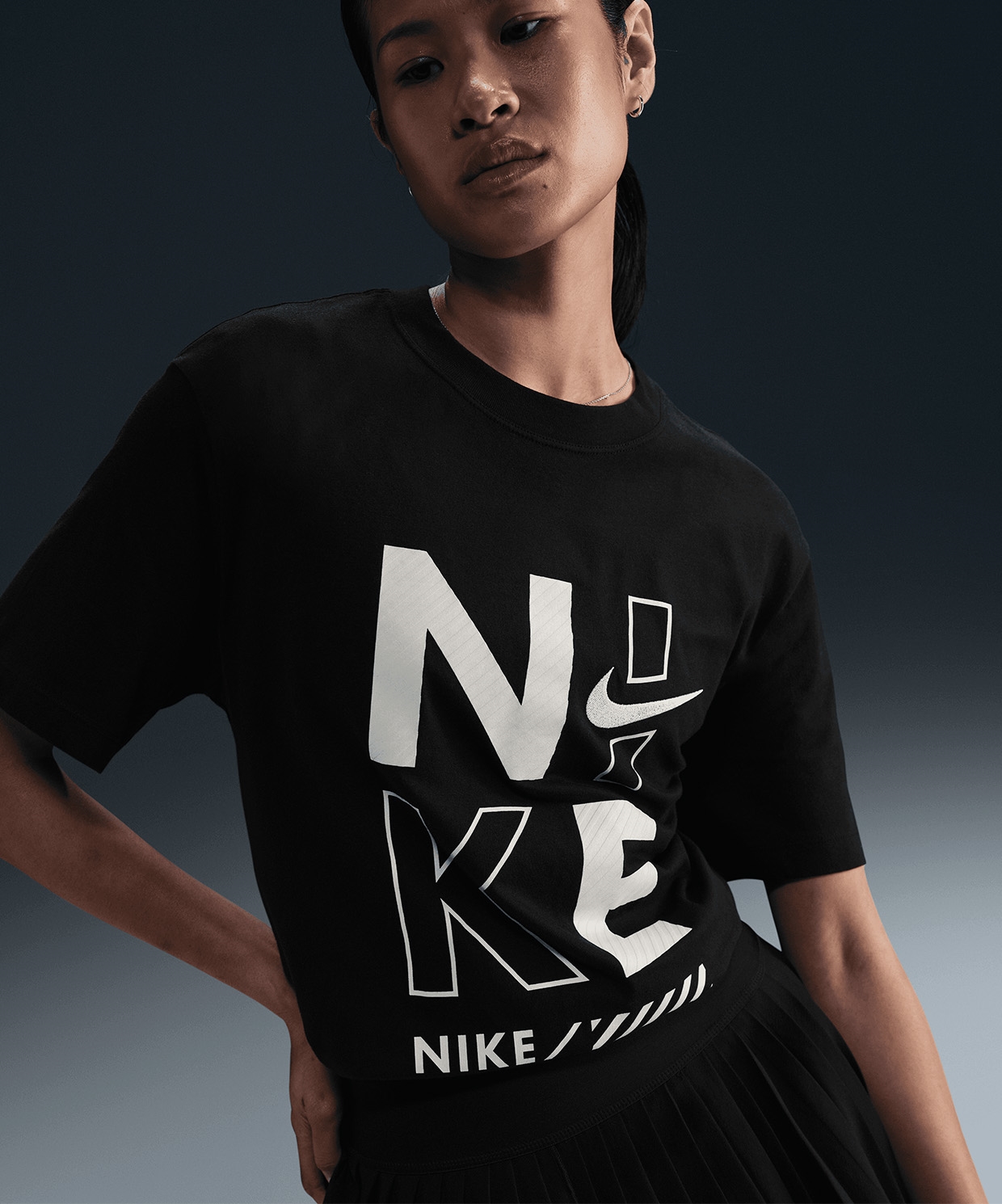 Nike Sportswear T Shirt Kad n HQ3745 010 Sneaks Up