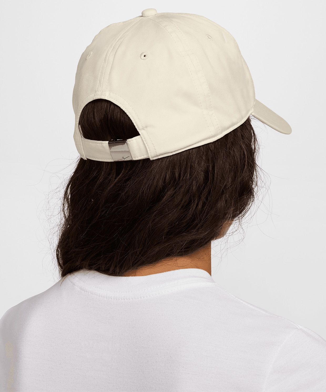 Nike Dri-FIT Club Unstructured Metal Swoosh Cap