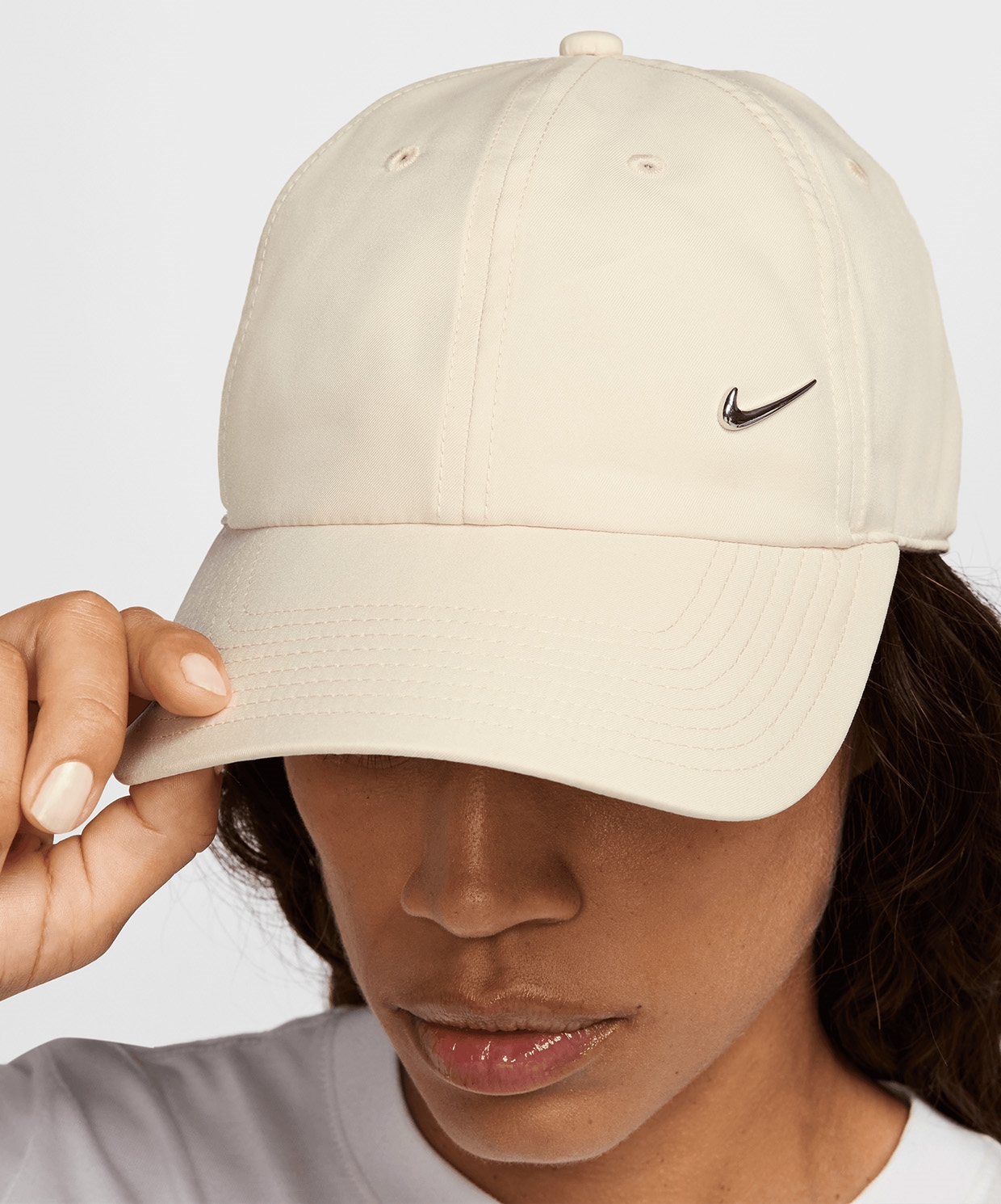 Nike Dri-FIT Club Unstructured Metal Swoosh Cap