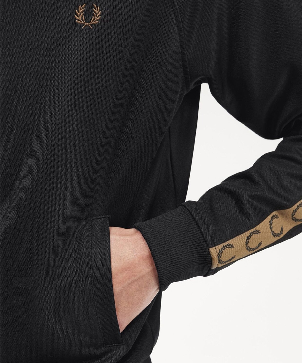 resm Fred Perry Contrast Tape Track Jacket