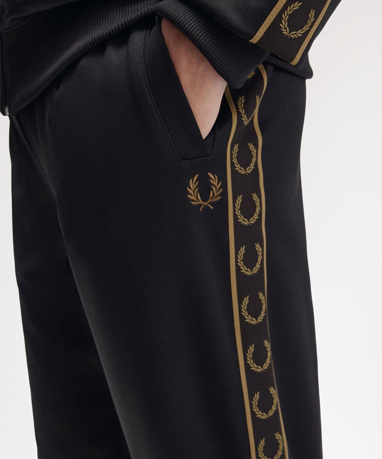 resm Fred Perry Contrast Tape Track Pants