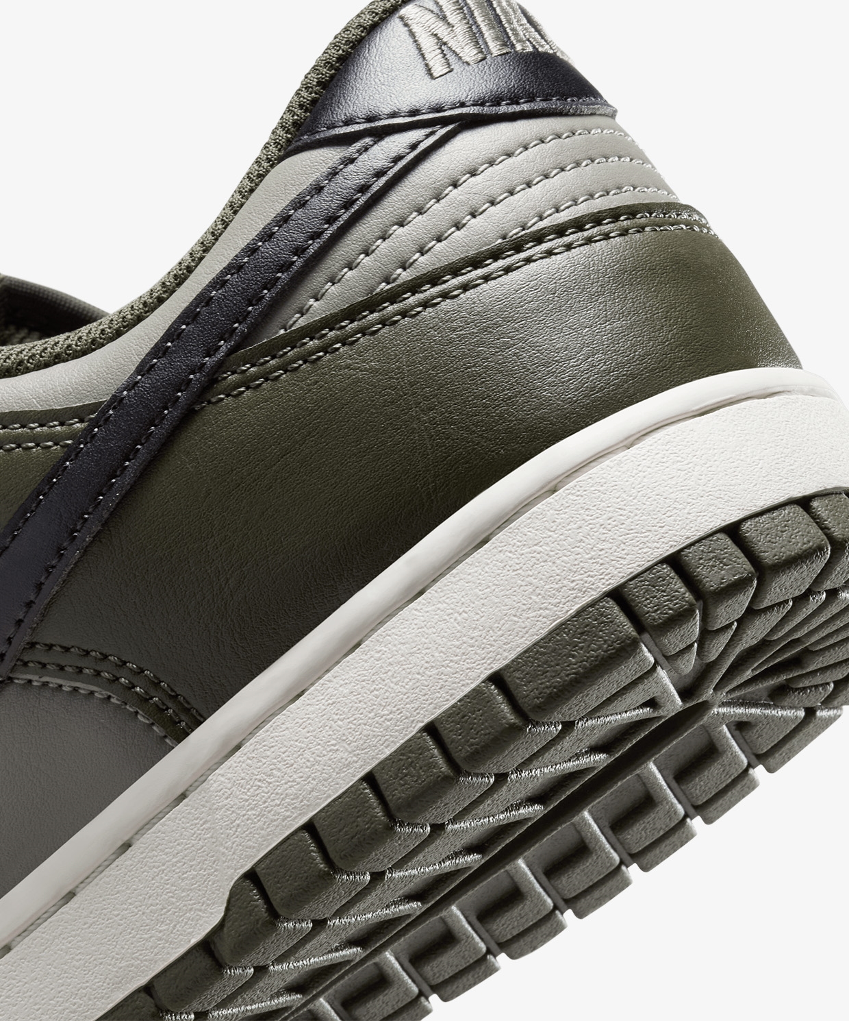 Nike Dunk Low Retro