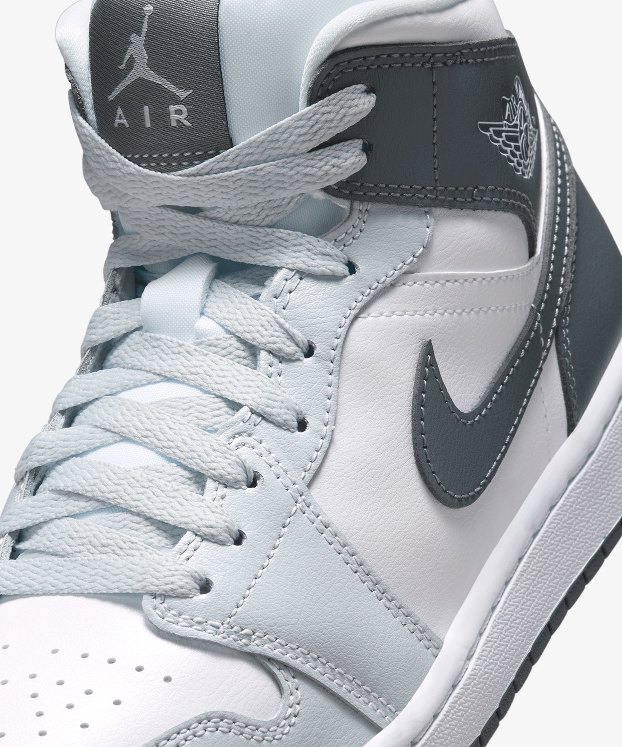 resm Jordan Air 1 Mid