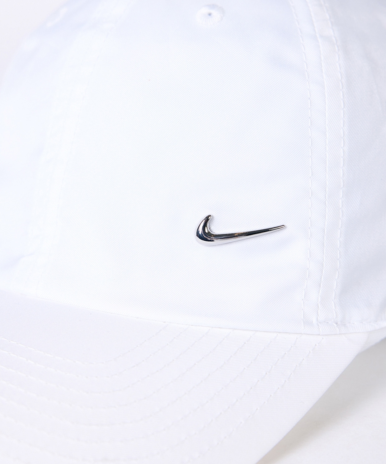 resm Nike Dri-FIT Club Unstructured Metal Swoosh Cap