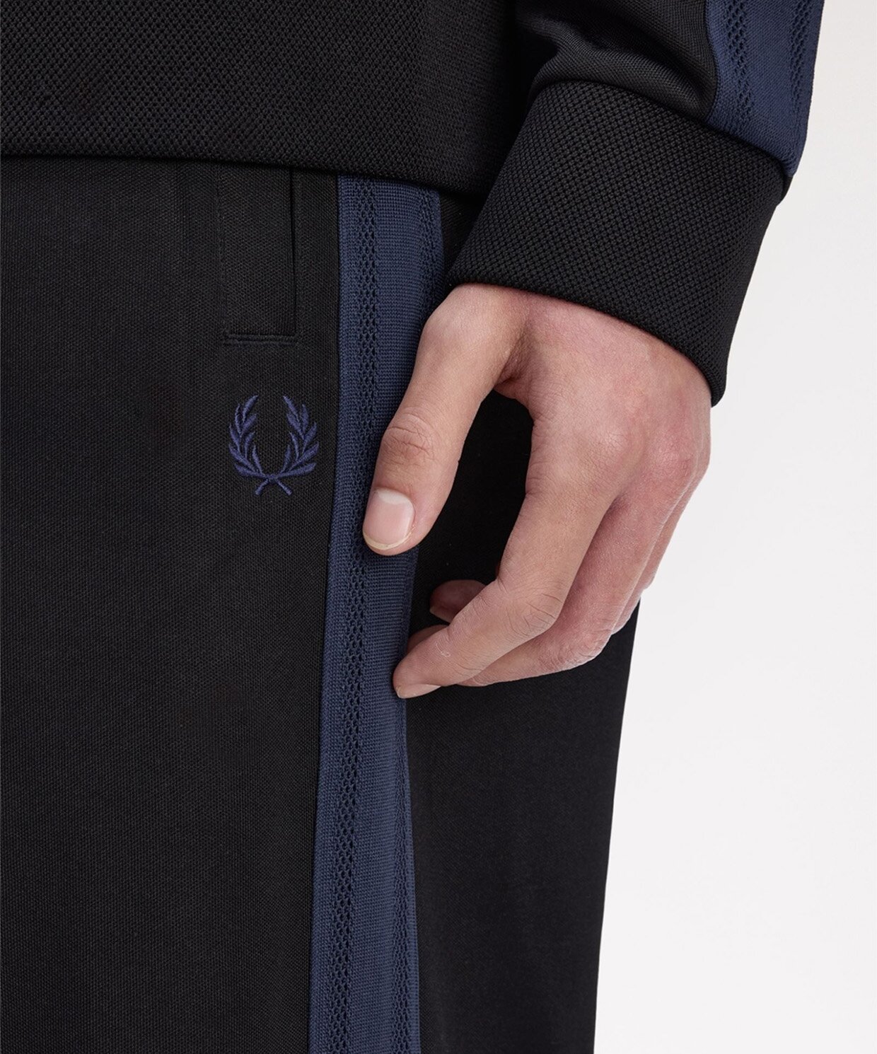 resm Fred Perry Mesh Taped Track Pant