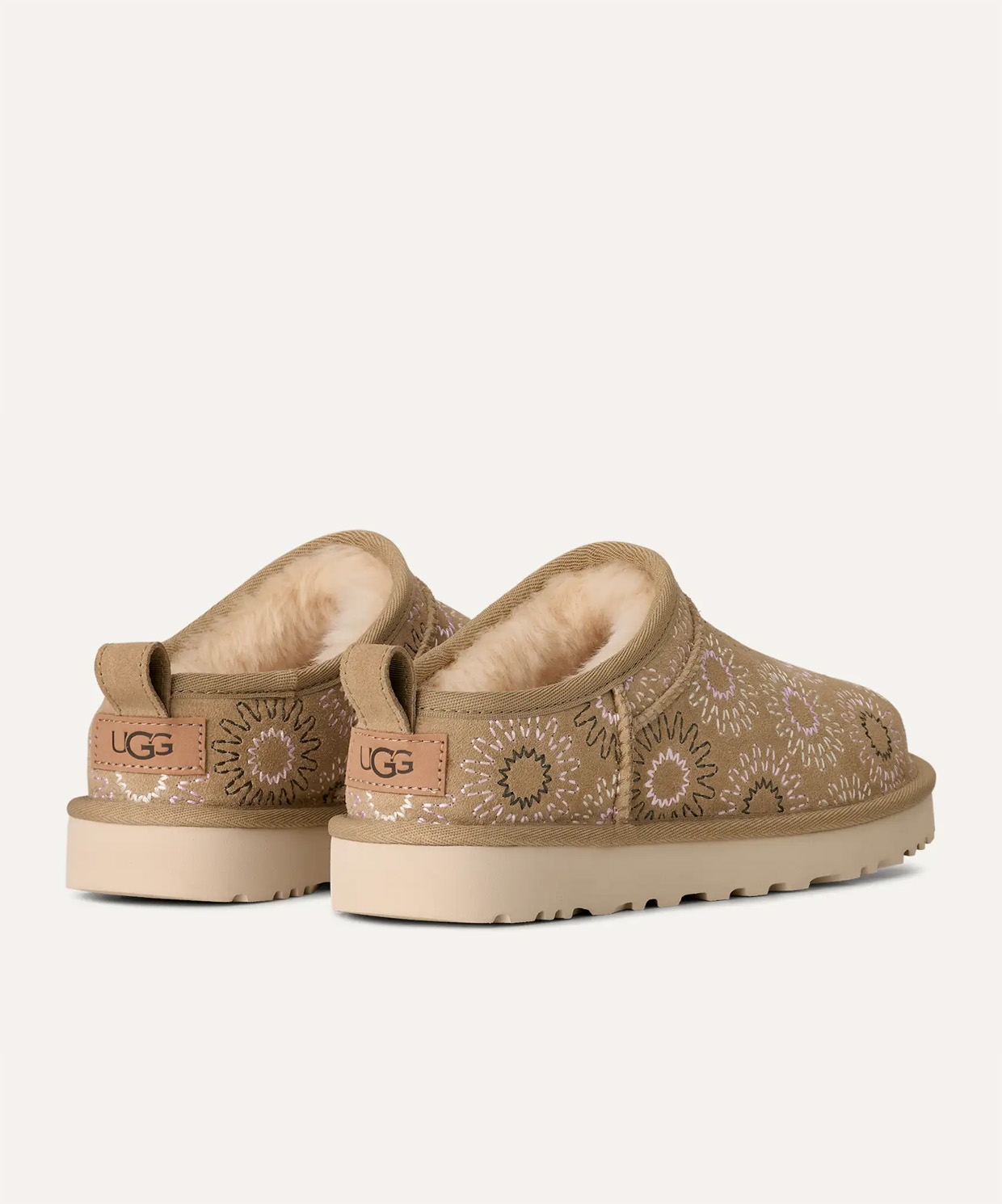 resm UGG Classic Micro Sun Stitch