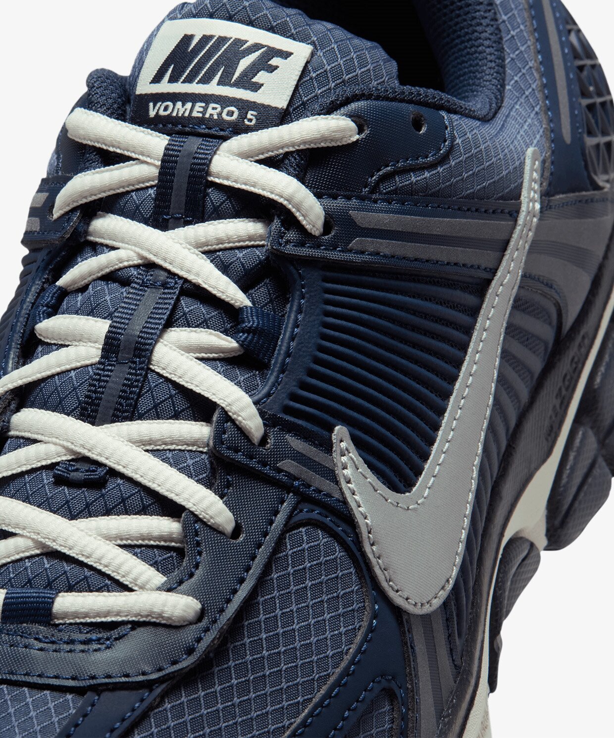 resm Nike Zoom Vomero 5 SE