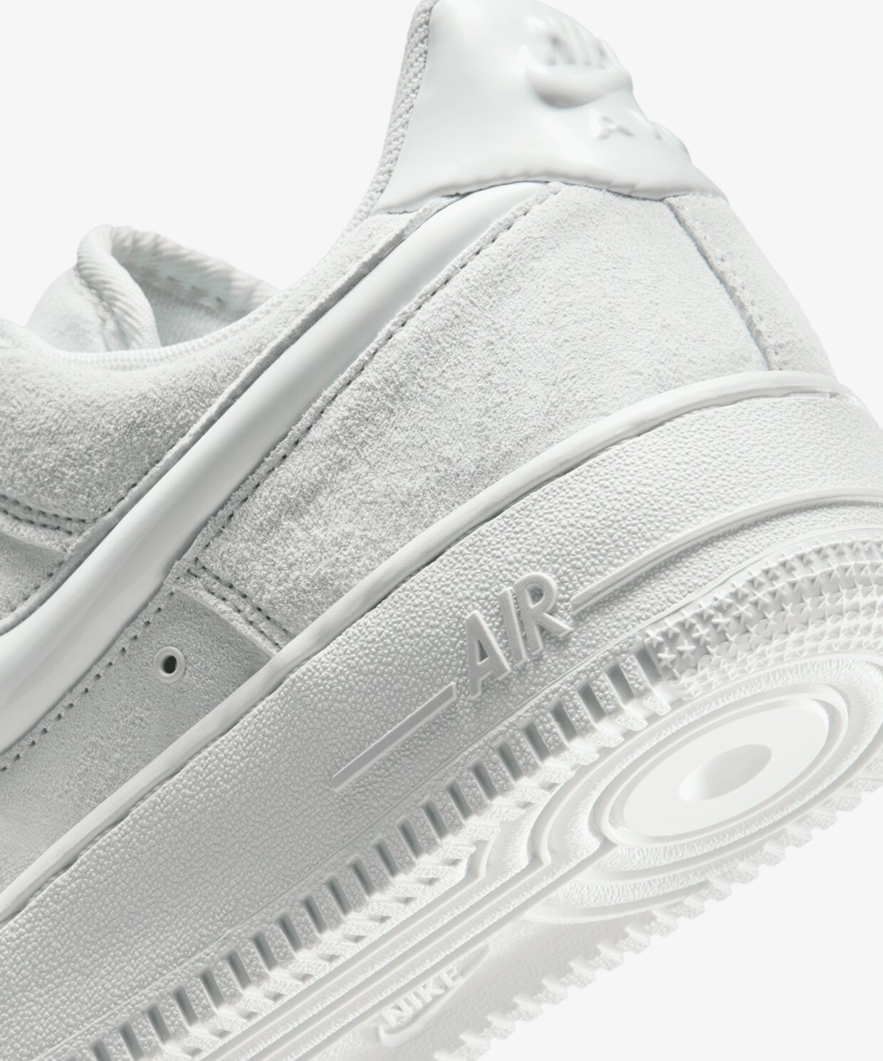 resm Nike Air Force 1 07