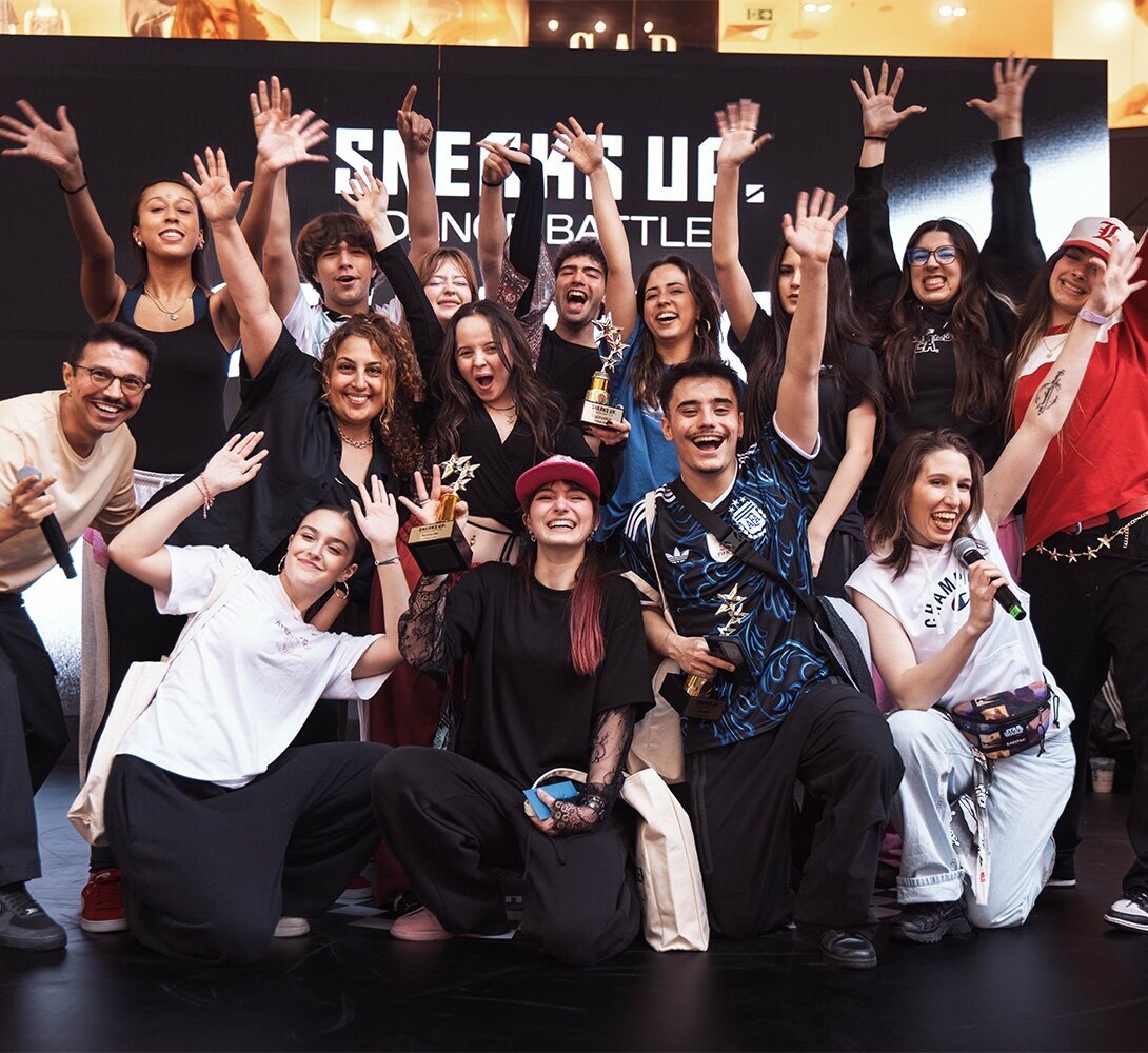 19 Mayıs Sneaks Up Dance Battle