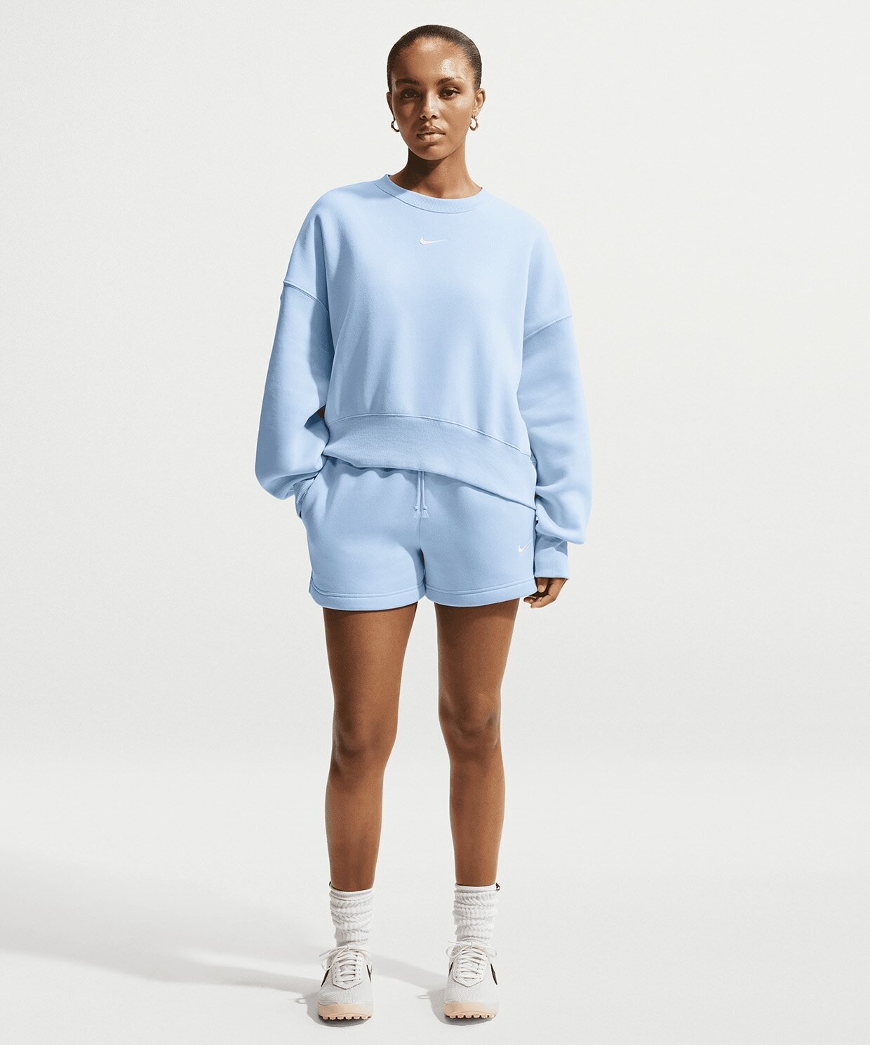 resm Nike Sportswear Phoenix Fleece Mid-Rise Shorts