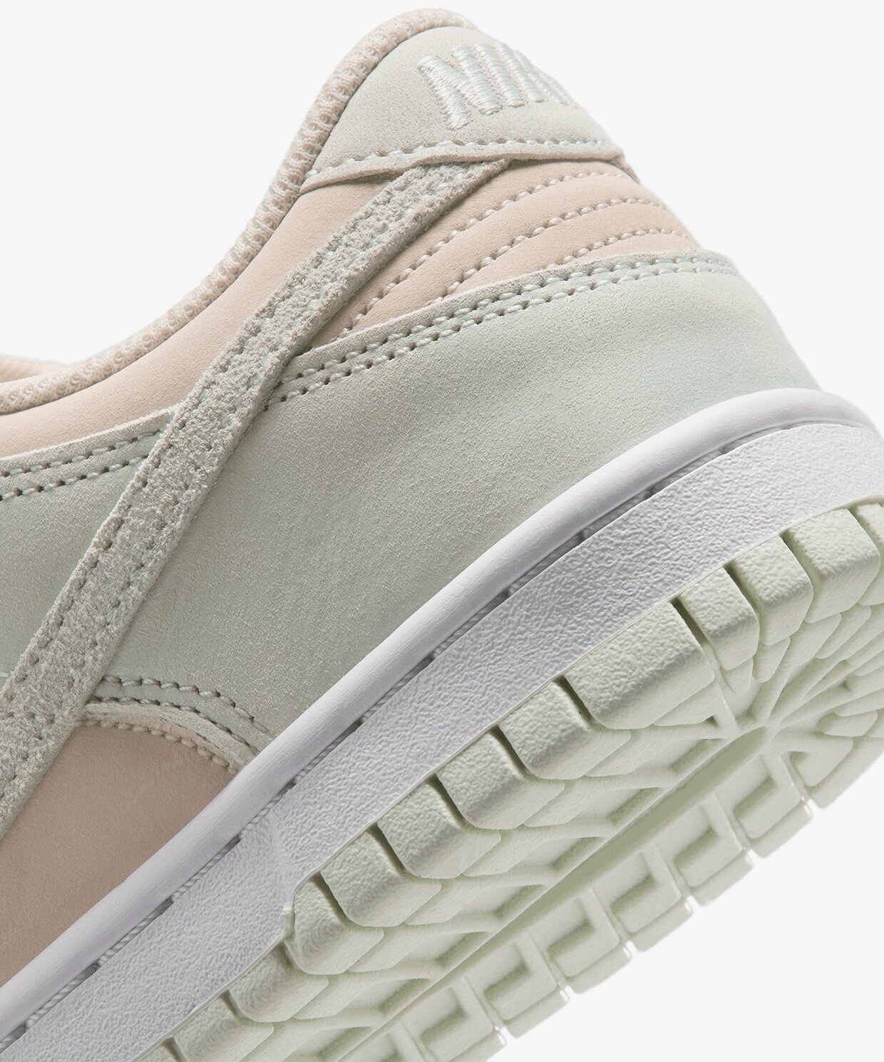 resm Nike Dunk Low Suede (Gs)