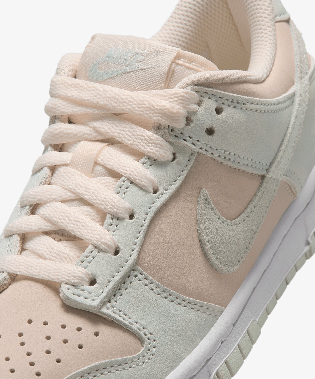 resm Nike Dunk Low Suede (Gs)