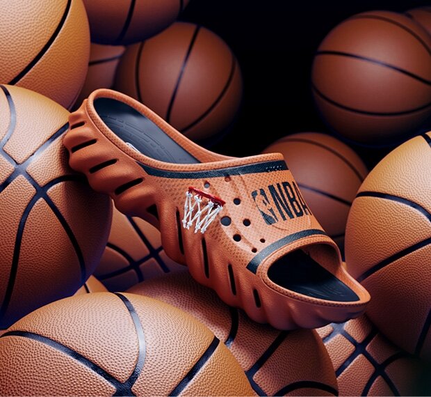 Crocs NBA Koleksiyonu: Favori takımına stil sahibi ve konforlu bir dokunuş
