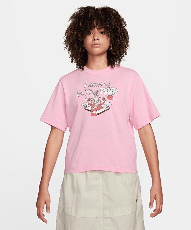Женская футболка Nike Sportswear