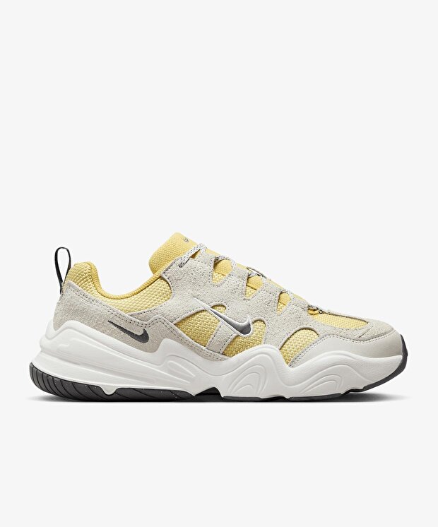 Женские кроссовки Nike Tech Hera