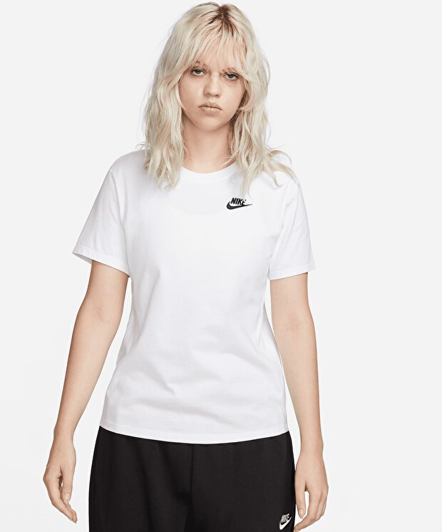 Женская футболка Nike Sportswear Club Essentials