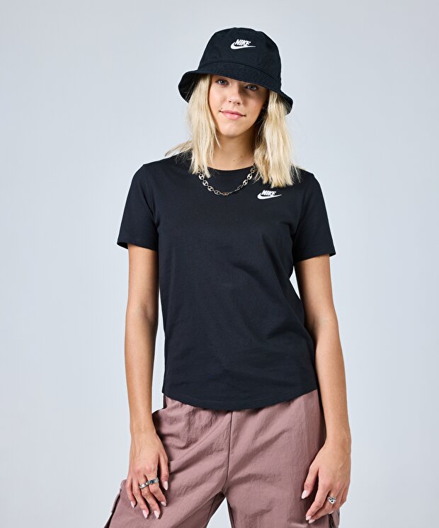 Женская футболка Nike Sportswear Club Essentials