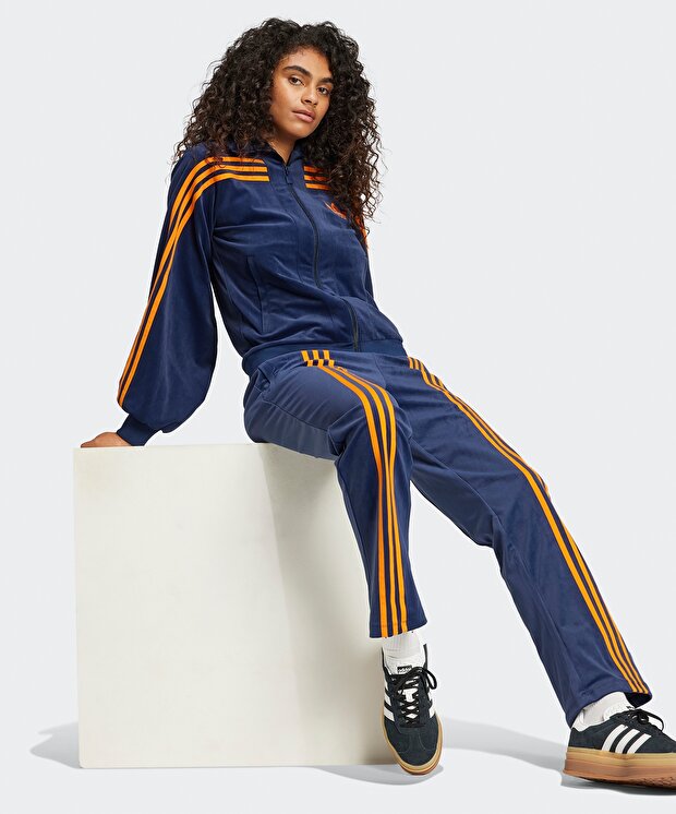 Женские спортивные штаны adidas 70s Velour Track Pants