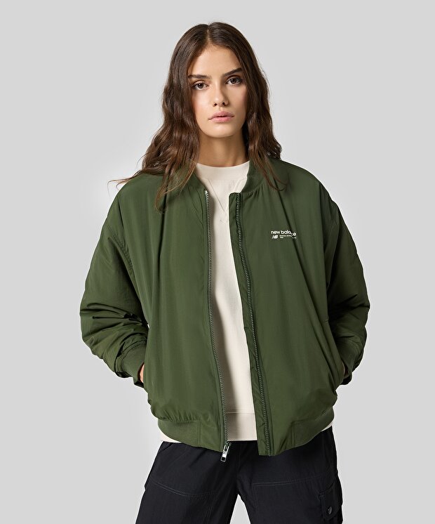 Женская куртка New Balance Linear Heritage Woven Bomber