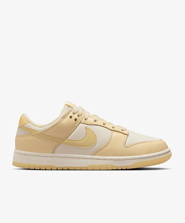 Женские кроссовки Nike Dunk Low