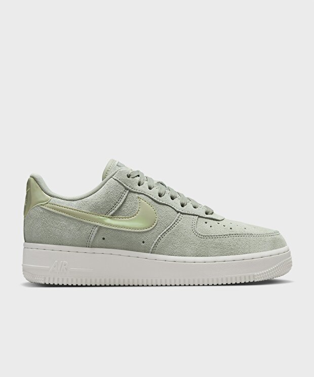 Женские кроссовки Nike Air Force 1 07 SE