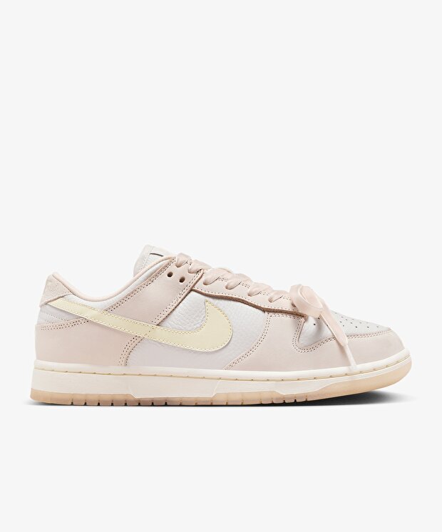 Женские кроссовки Nike Dunk Low Premium