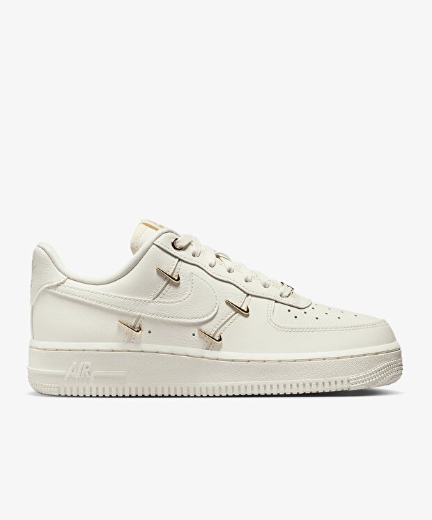 Женские кроссовки Nike Air Force 1 '07 LX
