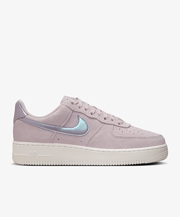 Женские кроссовки Nike Air Force 1 07 SE