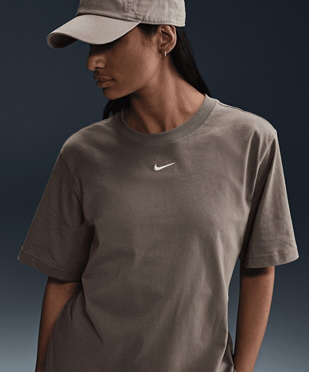 Женская футболка Nike Sportswear Essential
