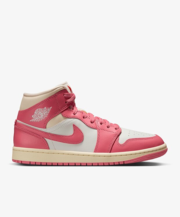 Женские кроссовки Jordan Air 1 Mid