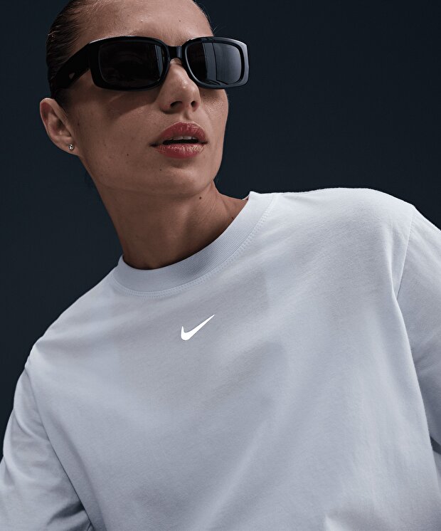 Женская футболка Nike Sportswear Essential