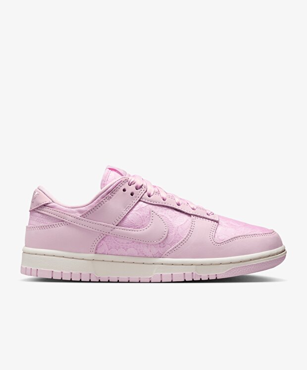 Женские кроссовки Nike Dunk Low