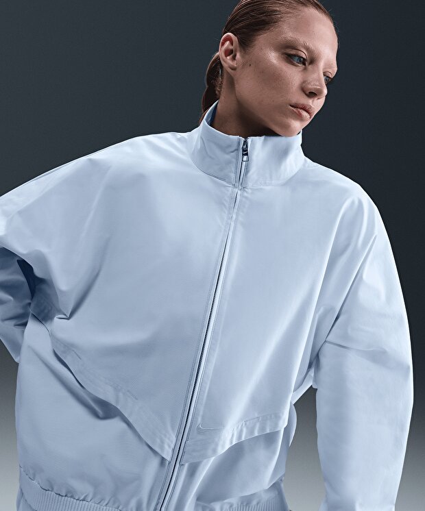 Женская куртка Nike Sportswear Collection Windrunner Twill для бега