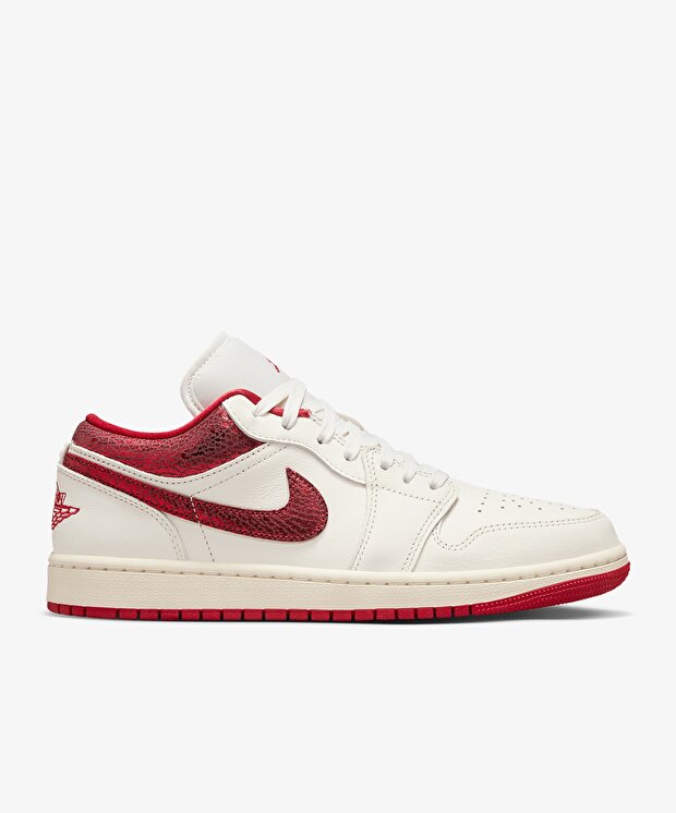 Женские кроссовки Jordan Air 1 Low SE