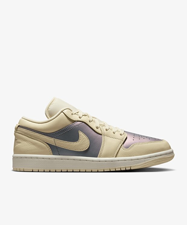 Женские кроссовки Jordan Air 1 Low SE