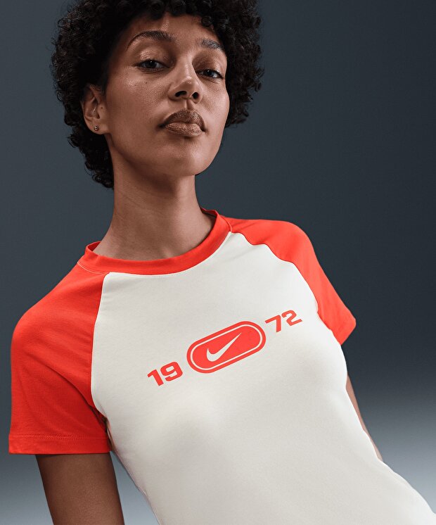 Женская футболка Nike Sportswear Chill Knit Slim Graphic