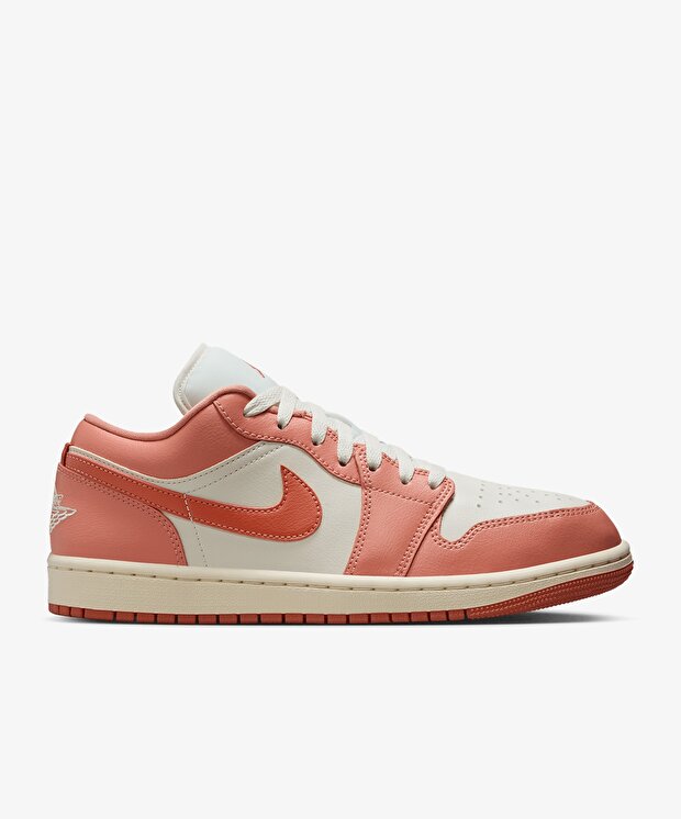 Женские кроссовки Jordan Air 1 Low