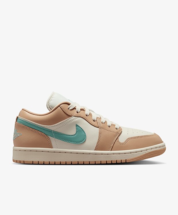 Женские кроссовки Jordan Air 1 Low
