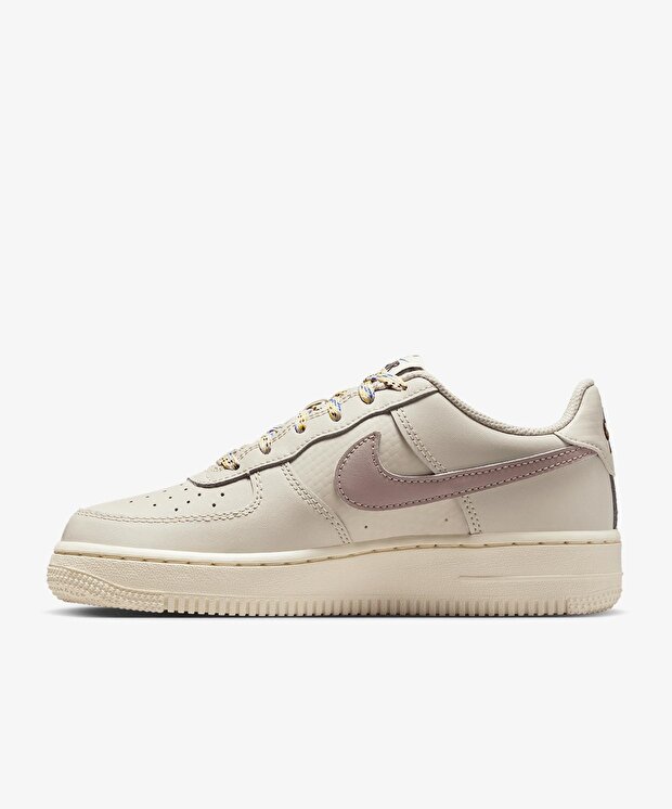 Nike Air Force 1 LV8 1 (Gs) - Görsel 3