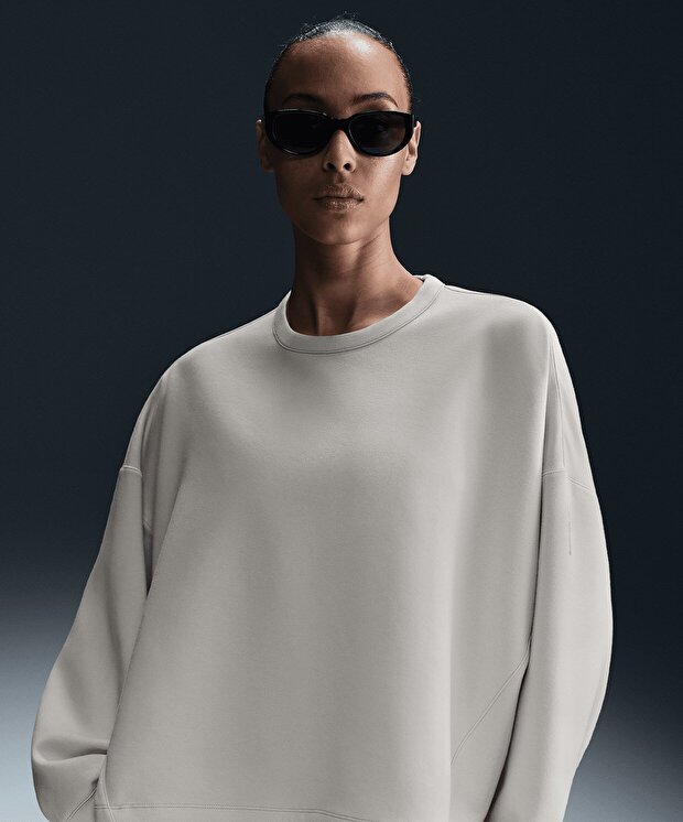 Женский свитшот Nike 24.7 ImpossiblySoft Dri-FIT Oversized Crew-Neck Top